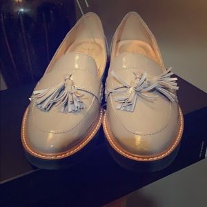 Naturalizer August, Grey Patent Leather Loafers